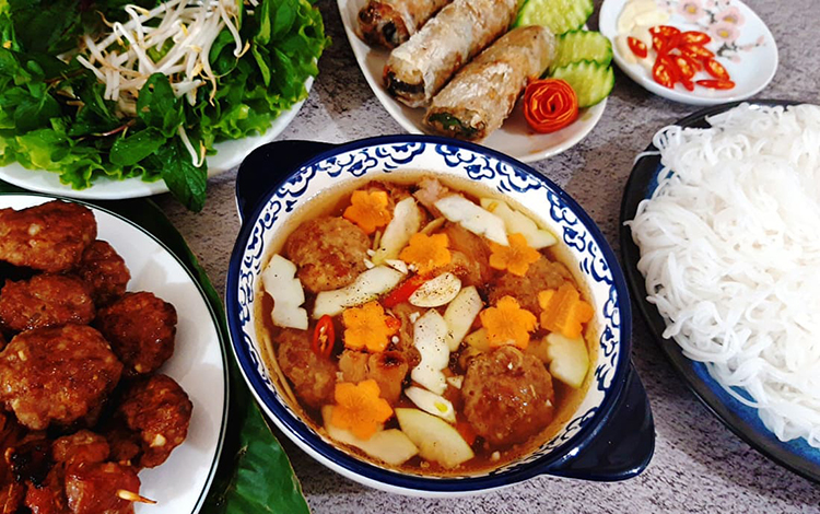 Bún chả Hàng Quạt