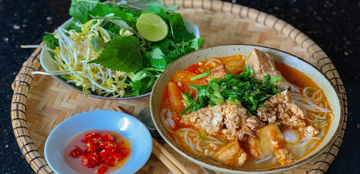 Bún riêu Phố cổ - Hoàng Quốc Việt